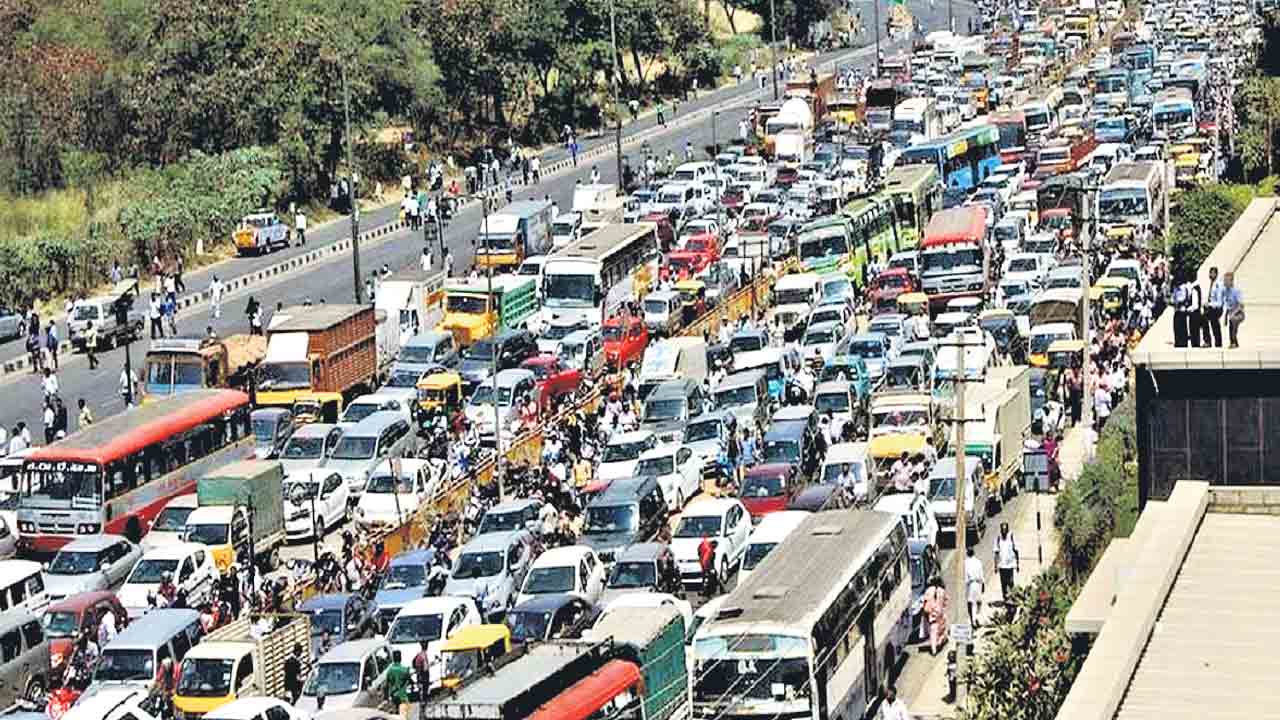 Bengaluru | సమస్యలకు అడ్డాగా ఐటీ క్యాపిటల్‌.. రోడ్డెక్కితే ట్రాఫిక్‌, ఆకాశంలో కిరాయిలు
