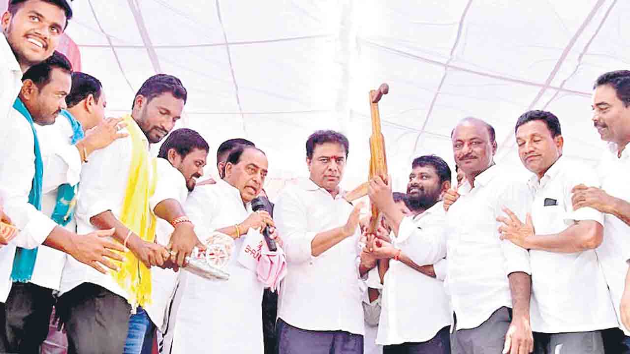 మంత్రి కేటీఆర్‌ను కలిసిన నాయకులు..