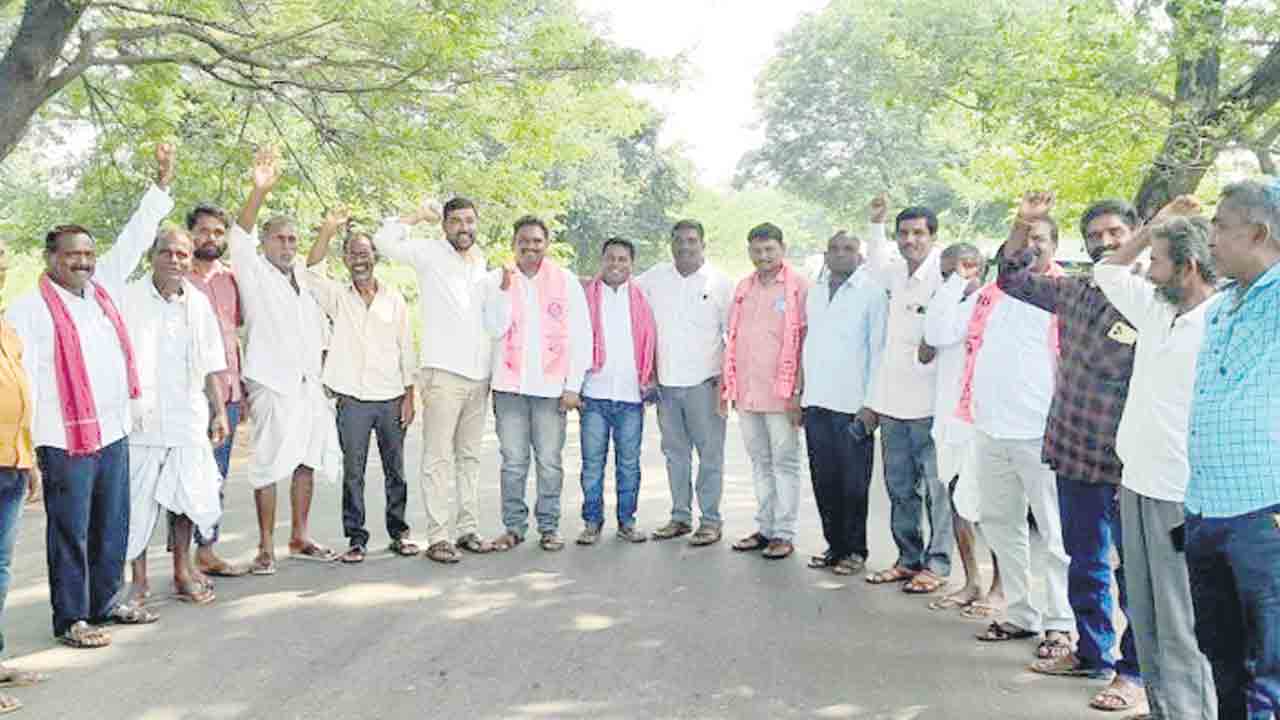 కేటీఆర్‌ సభకు తరలిన బీఆర్‌ఎస్‌ శ్రేణులు