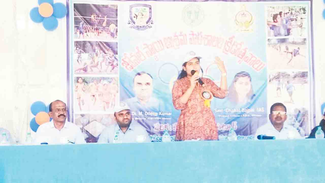 గిరిజన విద్యార్థులు క్రీడల్లో రాణించాలి
