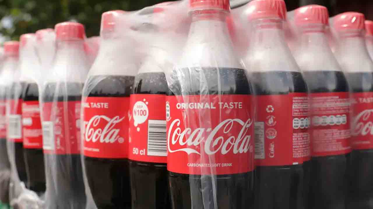 రీసైక్లిడ్‌ పెట్‌ బాటిల్స్‌తో కోక కోలా పానీయాలు