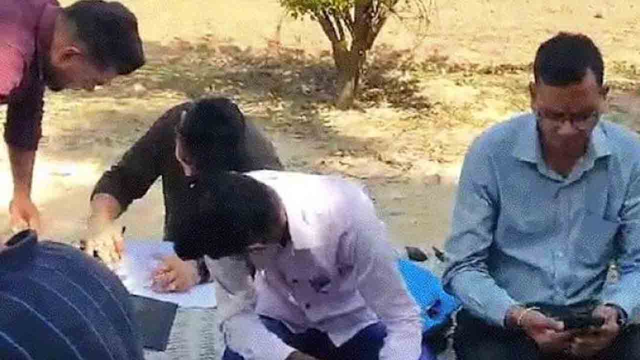 హర్యానాలో అధికారులను నిర్బంధించిన రైతులు