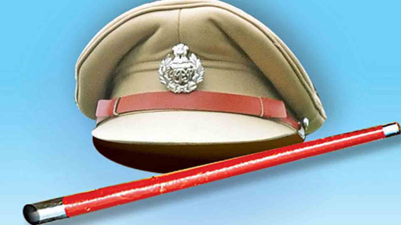 ఇద్దరు ఐపీఎస్‌ల బదిలీ