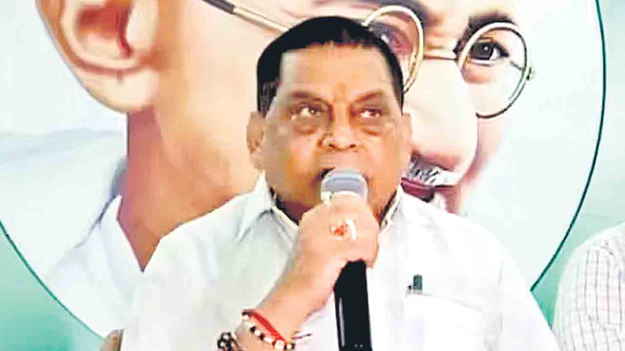 PM Modi |  ప్రధాని మోదీ నకిలీ బీసీ.. బయటపడుతుందనే కులగణనకు జంకుతున్న కేంద్రం: జేడీయూ నేత నీరజ్‌