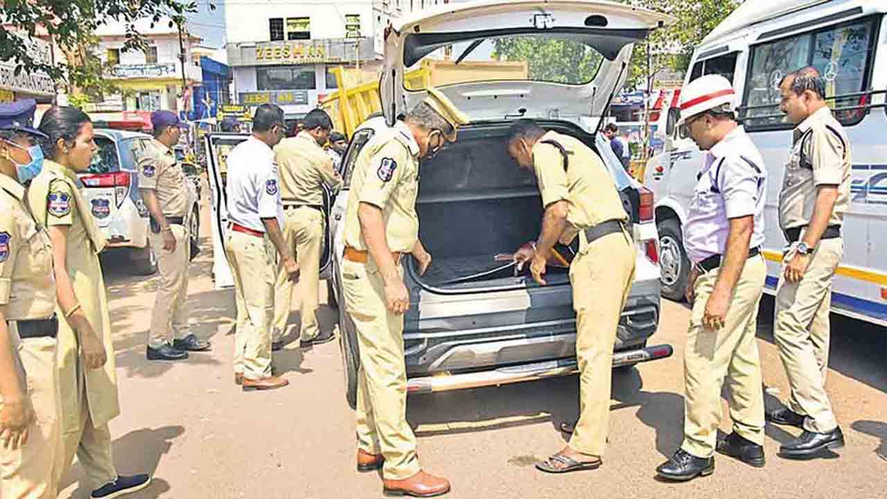 ముమ్మరంగా వాహనాల తనిఖీ