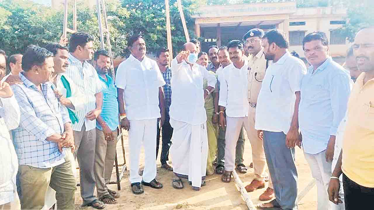 నేడు హరీశ్‌రావు..రేపు కేటీఆర్‌