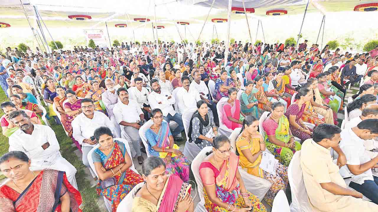 ప్రభుత్వం ప్రతి పైసా మీదే
