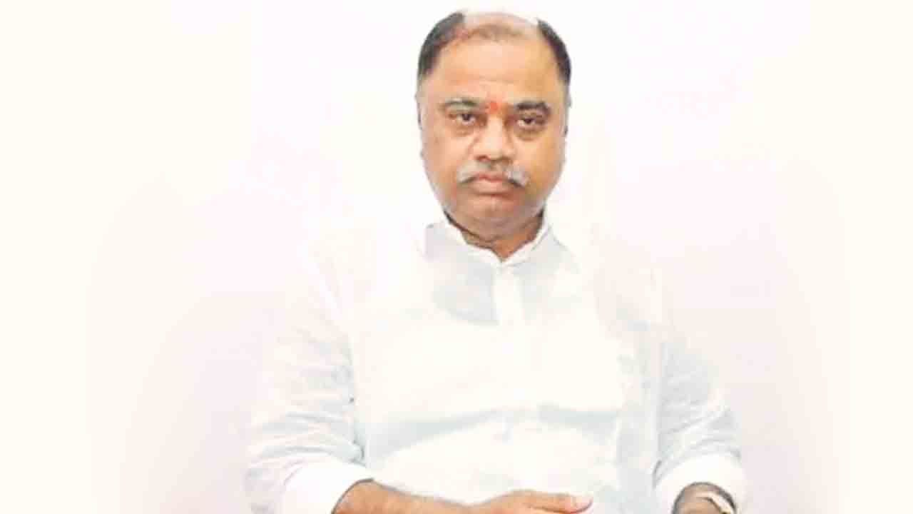 పాలేరులో బీఆర్ఎస్కు షర్మిలకు మధ్యే పోటీ.. కందాళ సంచలన వ్యాఖ్యలు