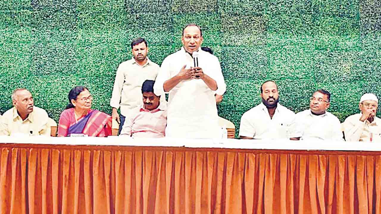 పని చేసే ప్రభుత్వానికి అండగా నిలవాలి