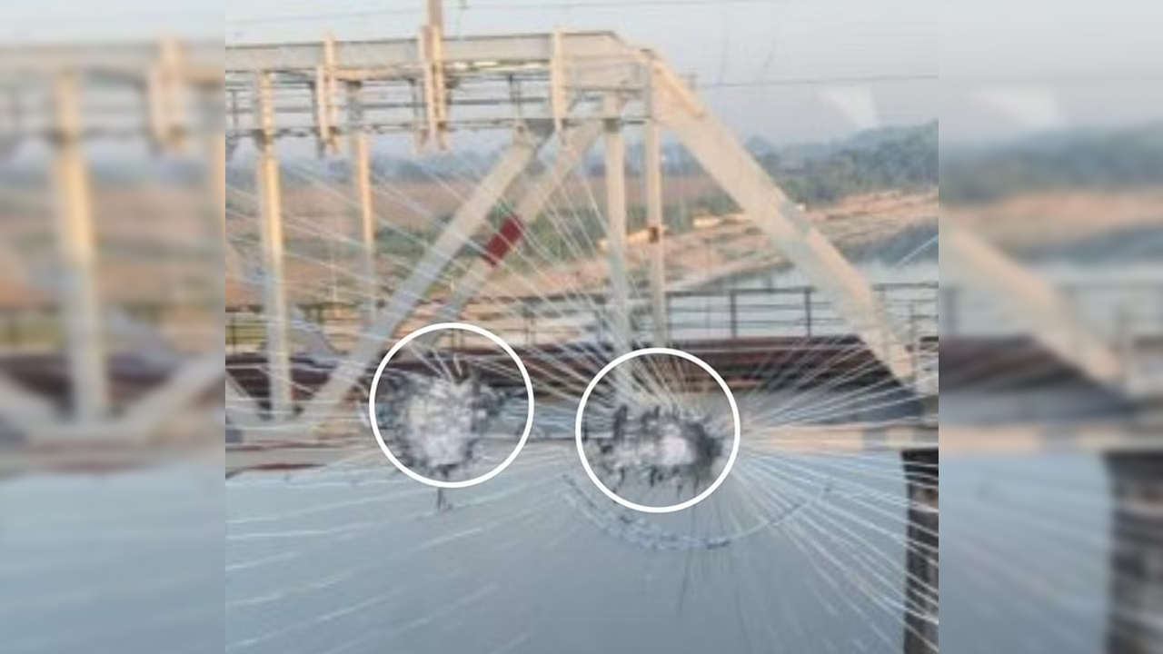 Vande Bharat | వందేభారత్‌ రైలుపై రాళ్ల దాడి..! భయాందోళనకు గురైన ప్రయాణికులు