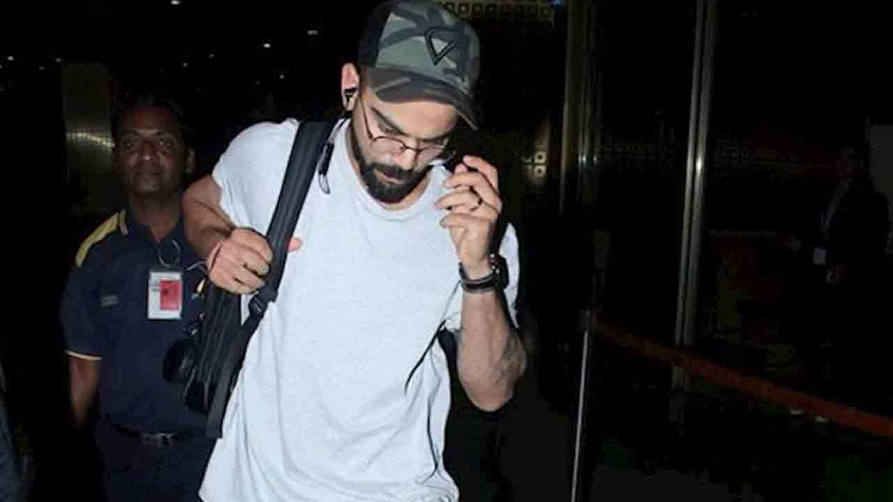 Virat Kohli | రేపు రెండో వామప్‌ మ్యాచ్‌.. ఉన్నట్టుండి ముంబై ఫ్లైట్‌ ఎక్కిన కోహ్లీ.. ఆమెకోసమేనా?