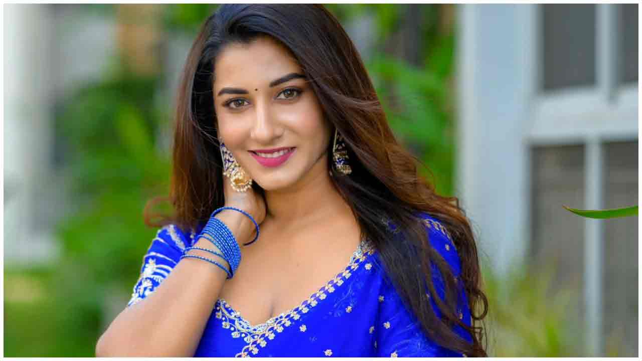 Vishnu Priya Bhimeneni | చిరునవ్వుతో చంపేస్తున్న విష్ణుప్రియ..