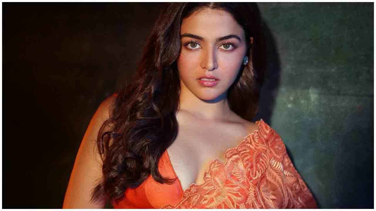 Wamiqa Gabbi | మత్తుకళ్లతో పిచ్చెక్కిస్తున్న వామికా గబ్బీ..