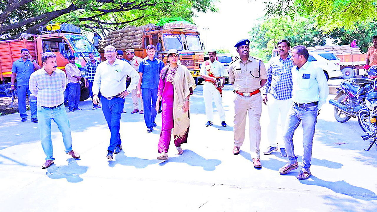 ఎన్నికల కోడ్‌ ఉల్లంఘించిన వారిపై కేసులు