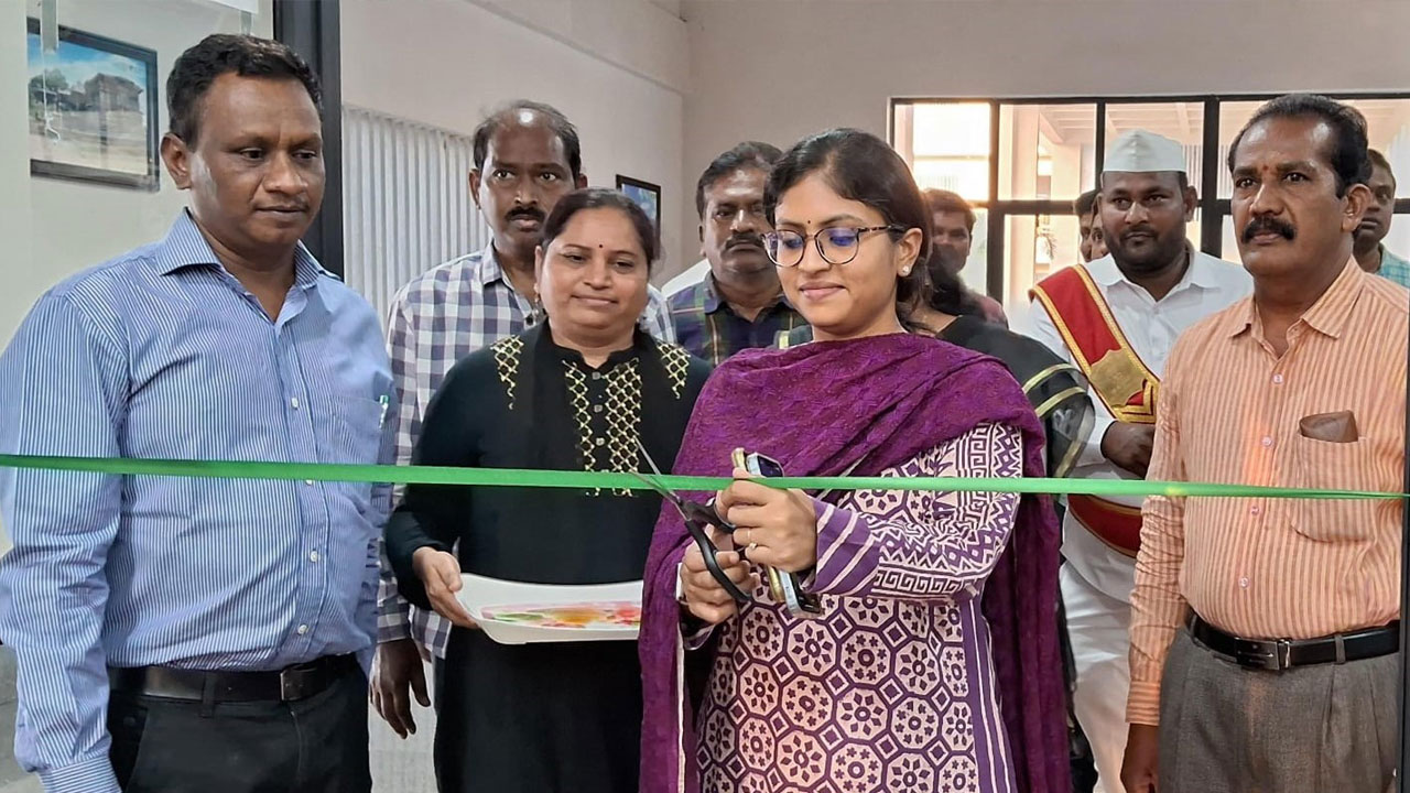 కలెక్టరేట్‌లో మీడియా సెంటర్‌ ప్రారంభం