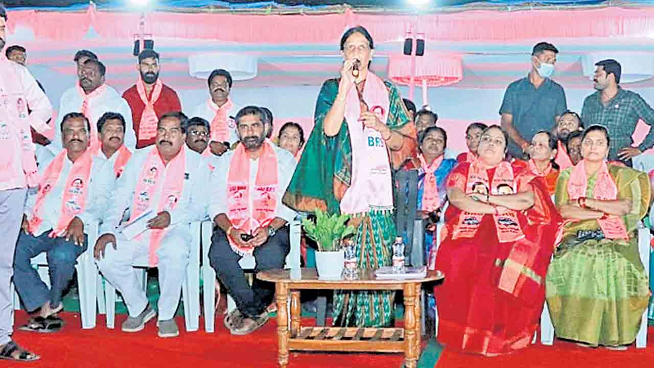 మీ ఇంటి ఆడబిడ్డను ఆశీర్వదించండి