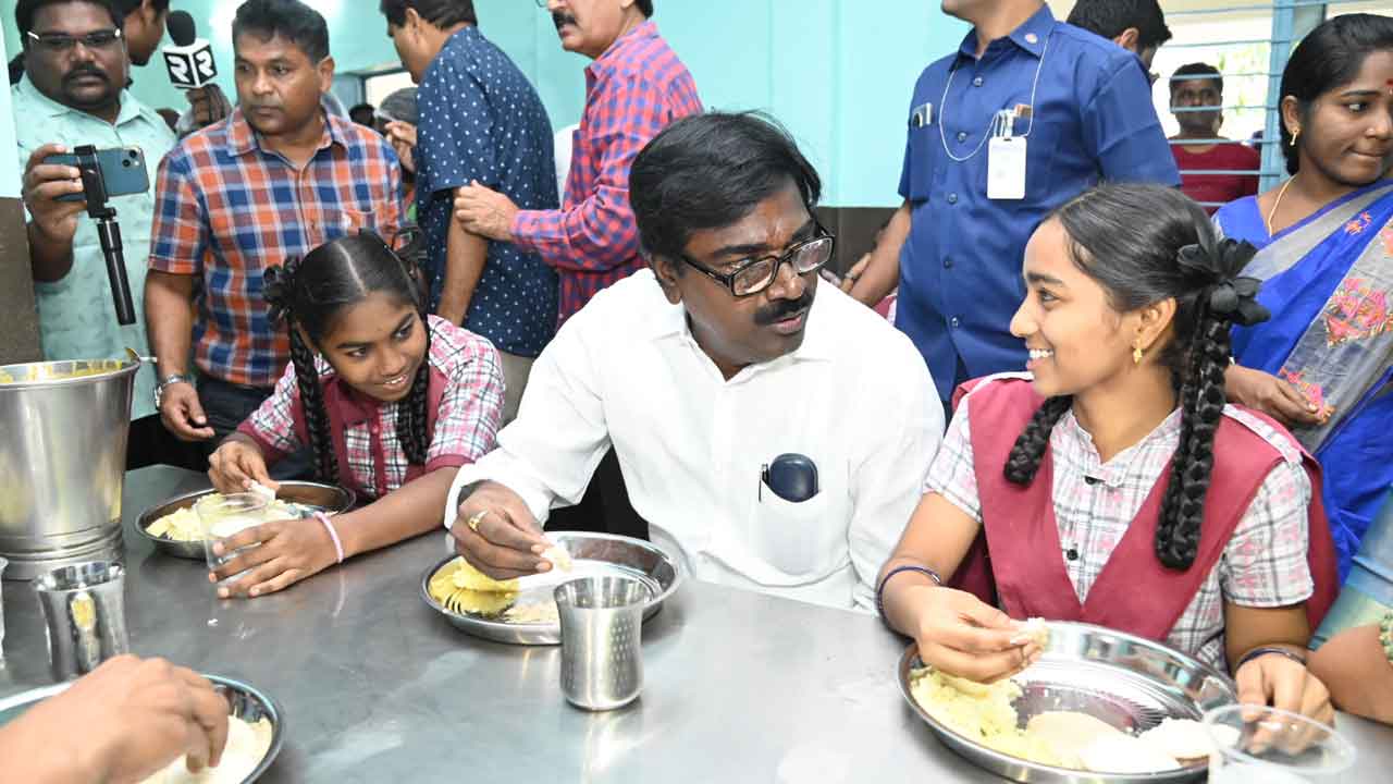 టేస్టీ టిఫిన్‌.. విద్యావ్యవస్థ బలోపేతానికే ‘సీఎం బ్రేక్‌ఫాస్ట్‌’