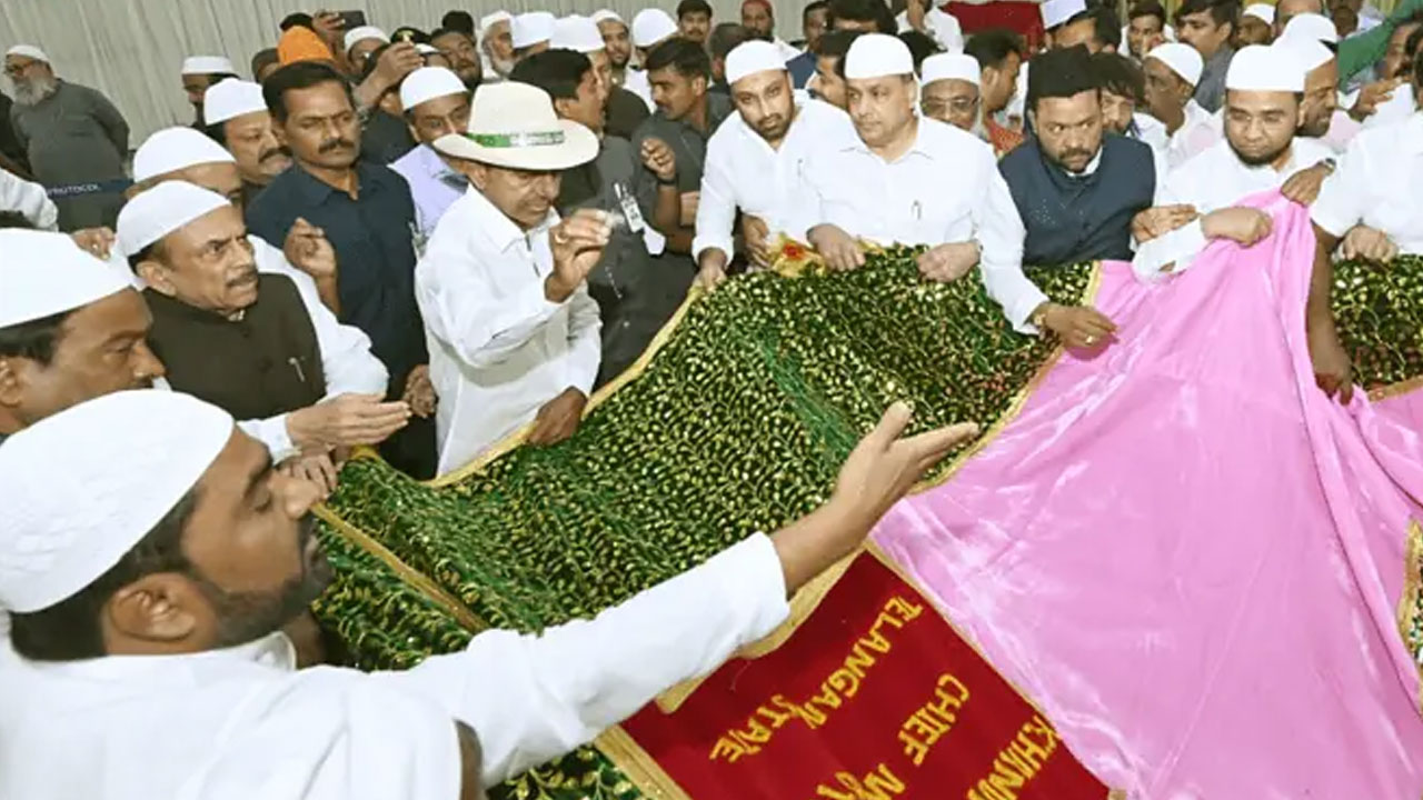 కేసీఆర్‌ హ్యాట్రిక్‌ కోసం అజ్మీర్‌లో ప్రార్థనలు