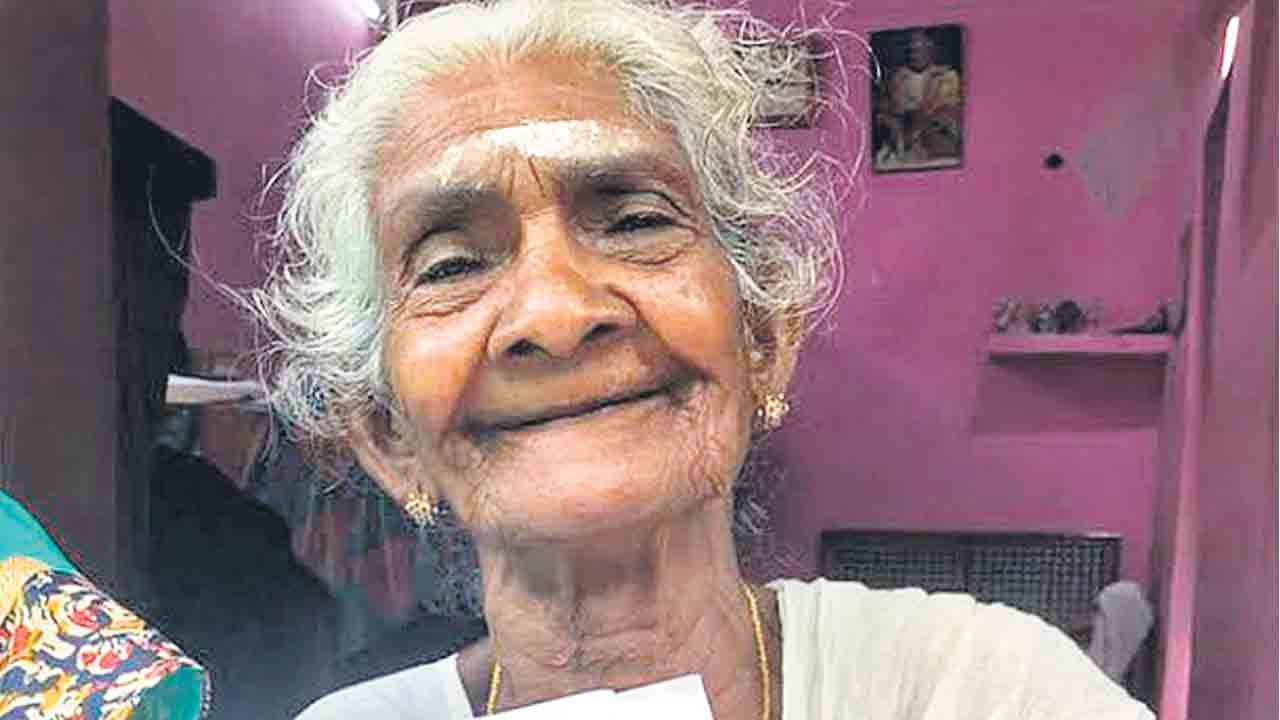 శతాధిక విద్యార్థిని కన్నుమూత