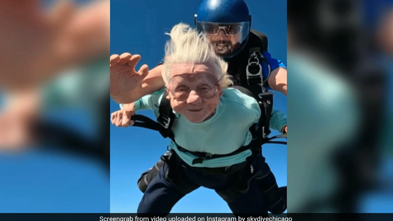 skydiving | విమానం నుంచి స్కైడైవింగ్ చేసిన 104 ఏండ్ల మహిళ‌