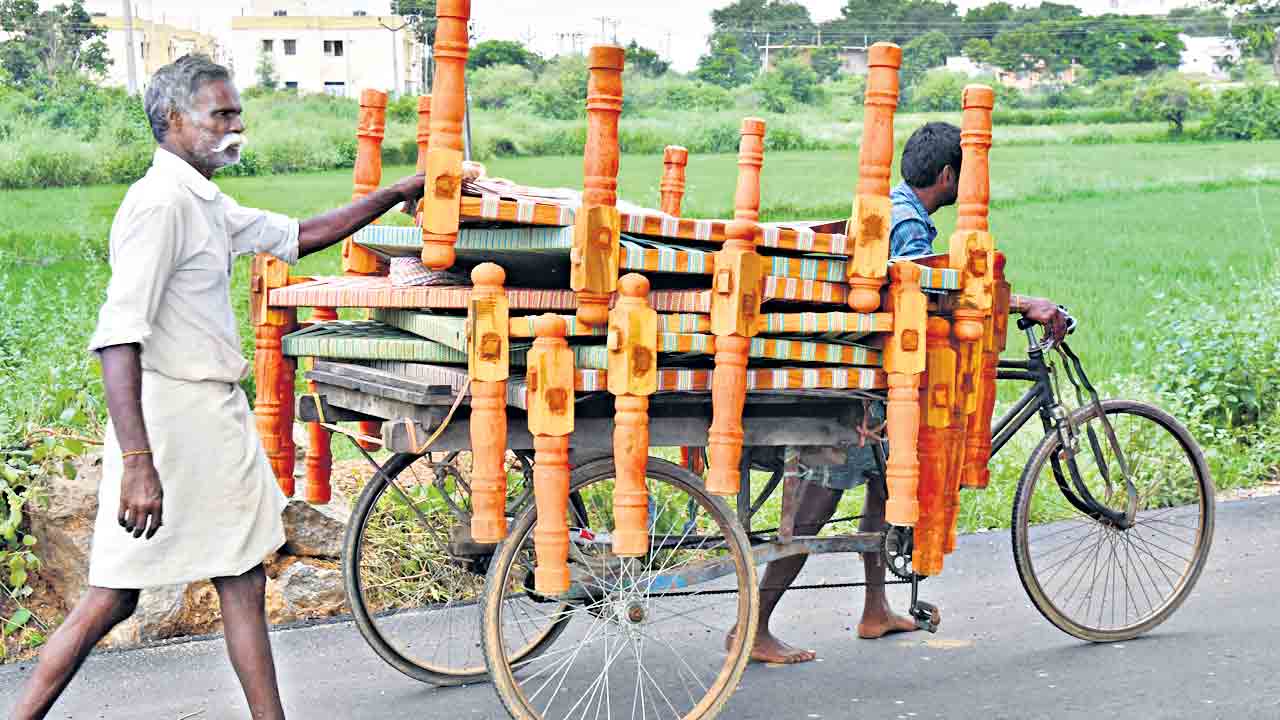 మంచాలోయ్‌.. మంచాలు