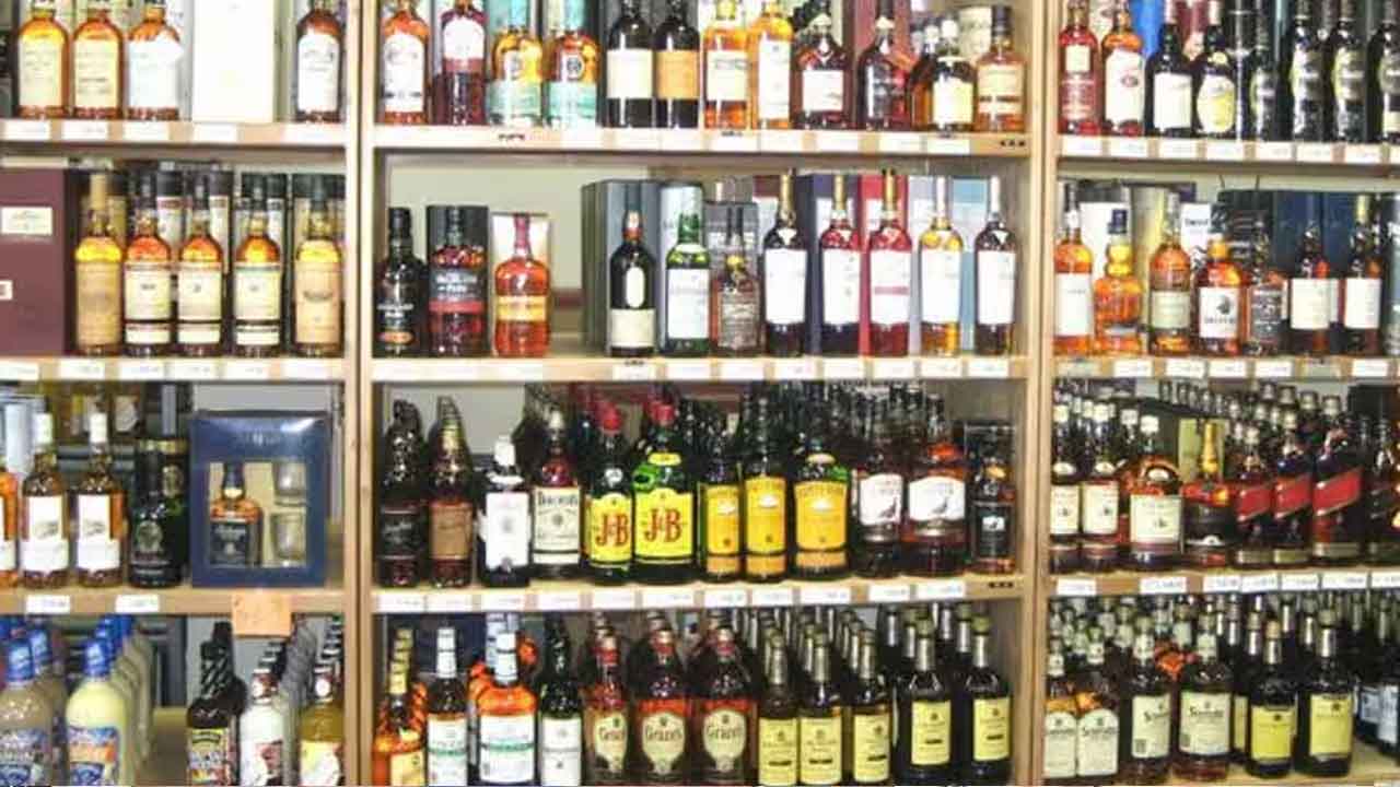 కంపెనీల్లోనే తగ్గిన బీర్ల ఉత్పత్తి