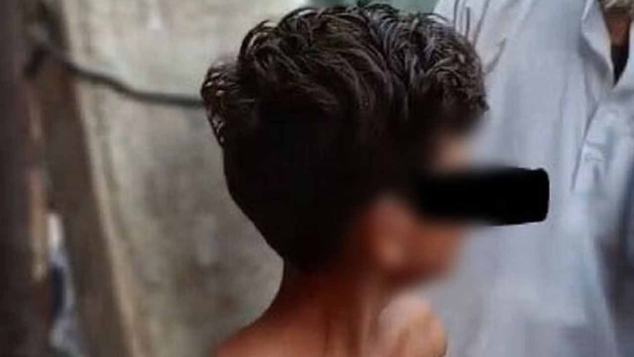 Uttar Pradesh | యూపీలో అమానుషం.. దొంగతనం చేసిండని బాలుడిని నగ్నంగా స్తంభానికి కట్టేసి చావకొట్టారు!