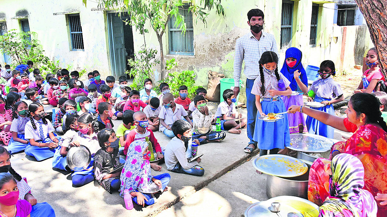 బడి పిల్లలకు అల్పాహారం