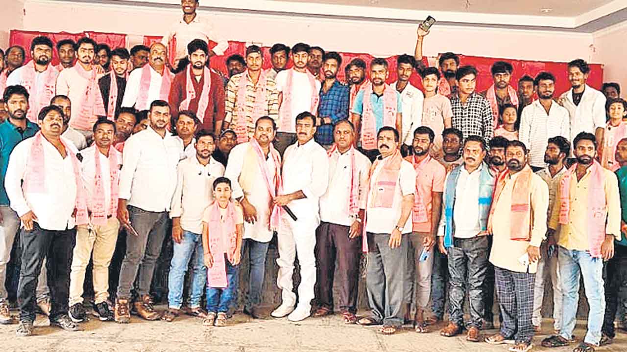 కేసీఆర్‌కు యూపీ సెటిలర్స్‌ మద్దతు