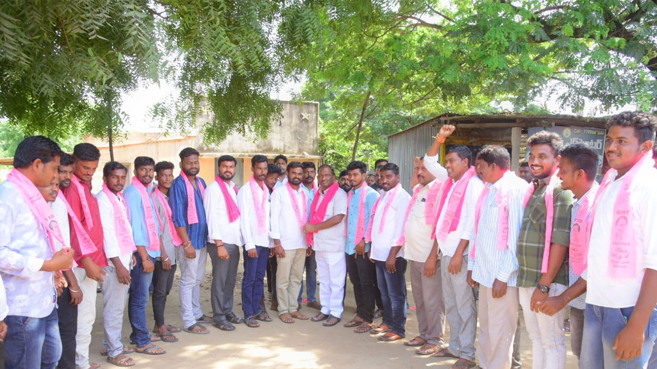 Minister Koppula | మంత్రి కొప్పుల సమక్షంలో కాంగ్రెస్‌, బీజేపీ పార్టీల నుంచి బీఆర్‌ఎస్‌లో చేరికలు