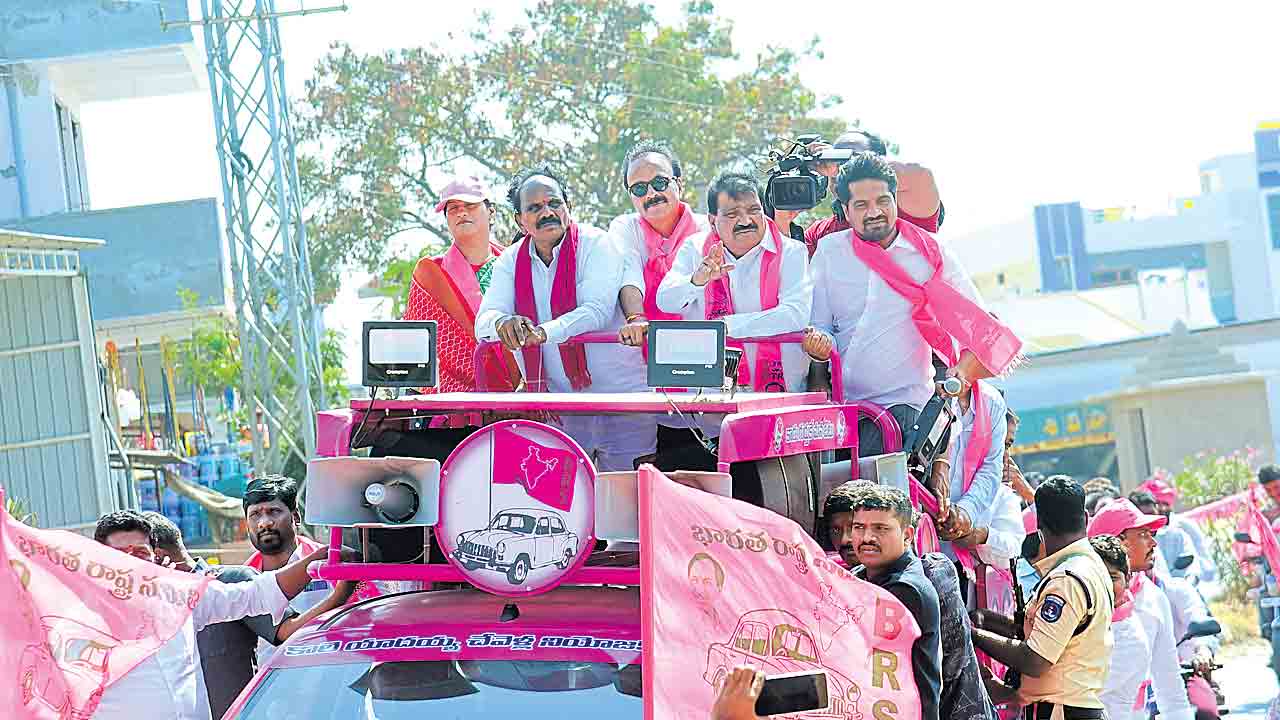 చేరికల జోరు ప్రచార హొరు..