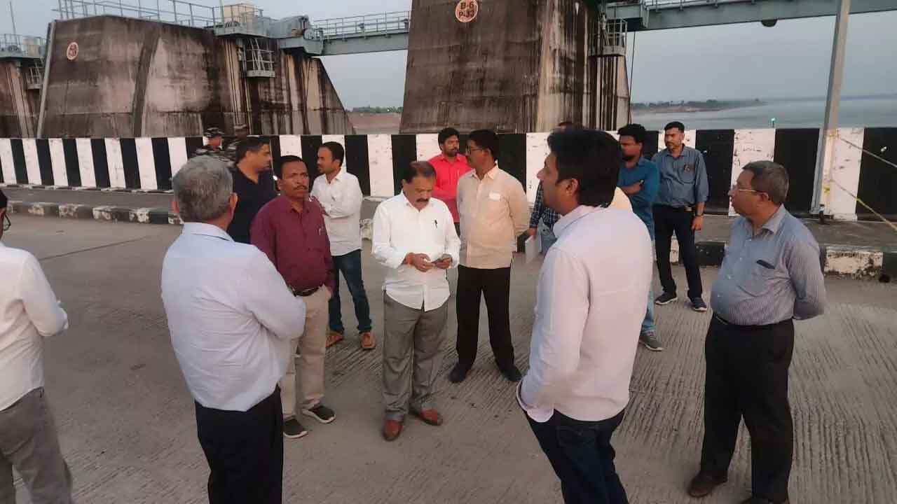 ‘మేడిగడ్డ’ను సందర్శించిన కేంద్ర బృందం