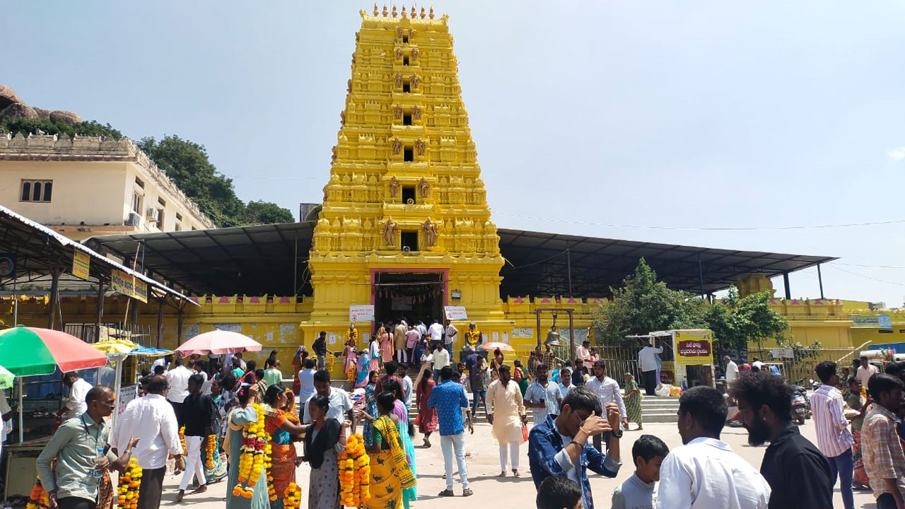Mallanna Temple | కొమురవెల్లి మల్లన్నను దర్శించుకున్న భక్తులు