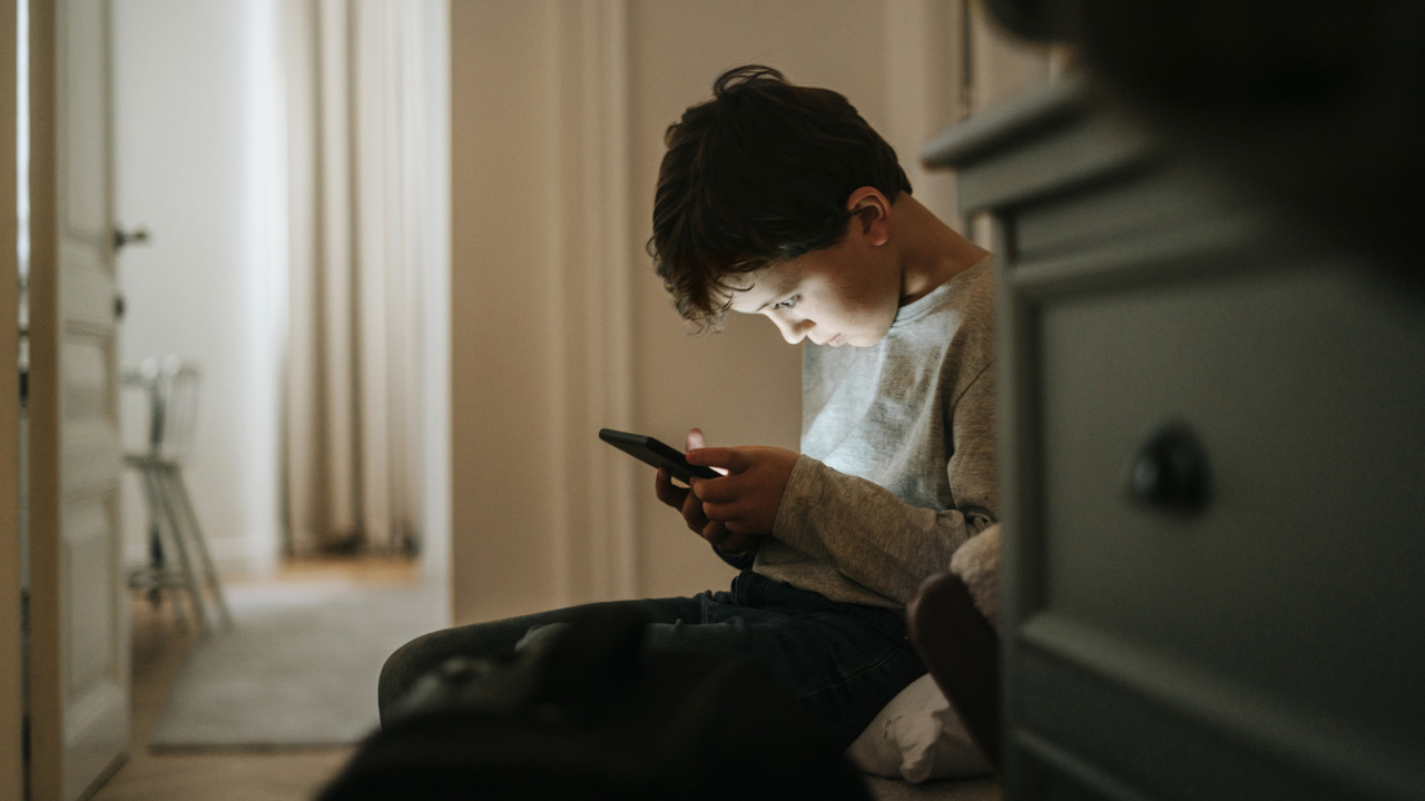 Parenting Tips | బాల్యాన్ని చిదిమేస్తున్న సైబర్‌ నేరగాళ్లు.. ఈ టెక్‌యుగంలో మీ పిల్లలను మీరే భద్రంగా కాపాడుకోవాలి!