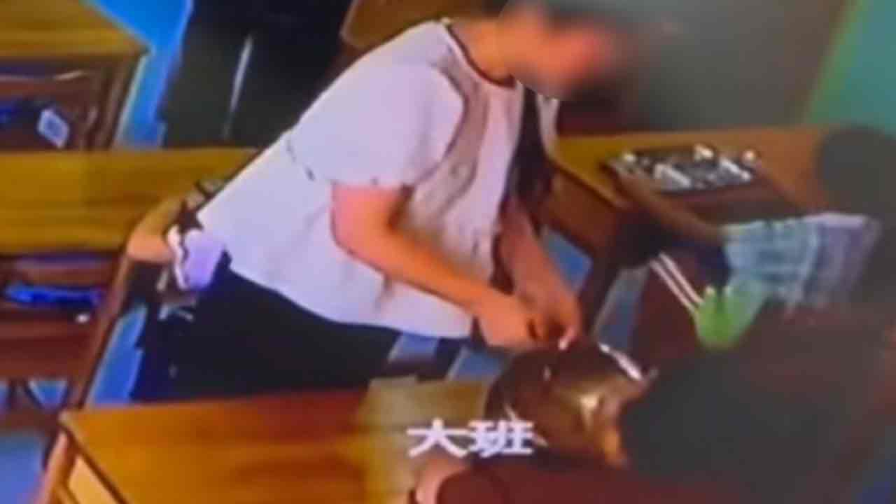 China | బ‌ర్త్ డే రోజు బ‌ల‌వంతంగా వాంతిని తినిపించిన టీచ‌ర్