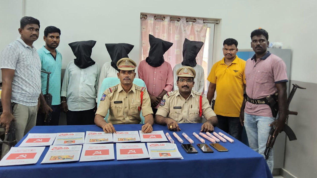 Maoist couriers arrested | ములుగు జిల్లాలో ఇద్దరు మావోయిస్టు కొరియర్ల అరెస్టు