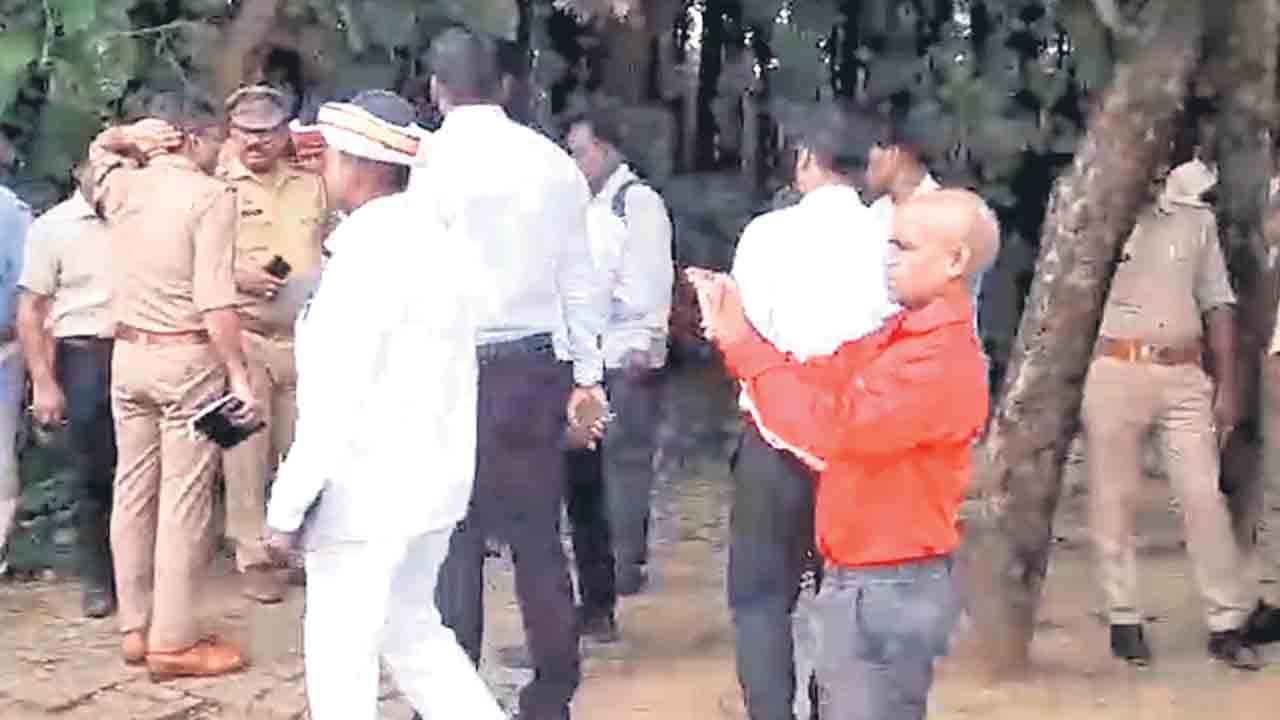 భూవివాదం.. ఆరుగురి హత్య