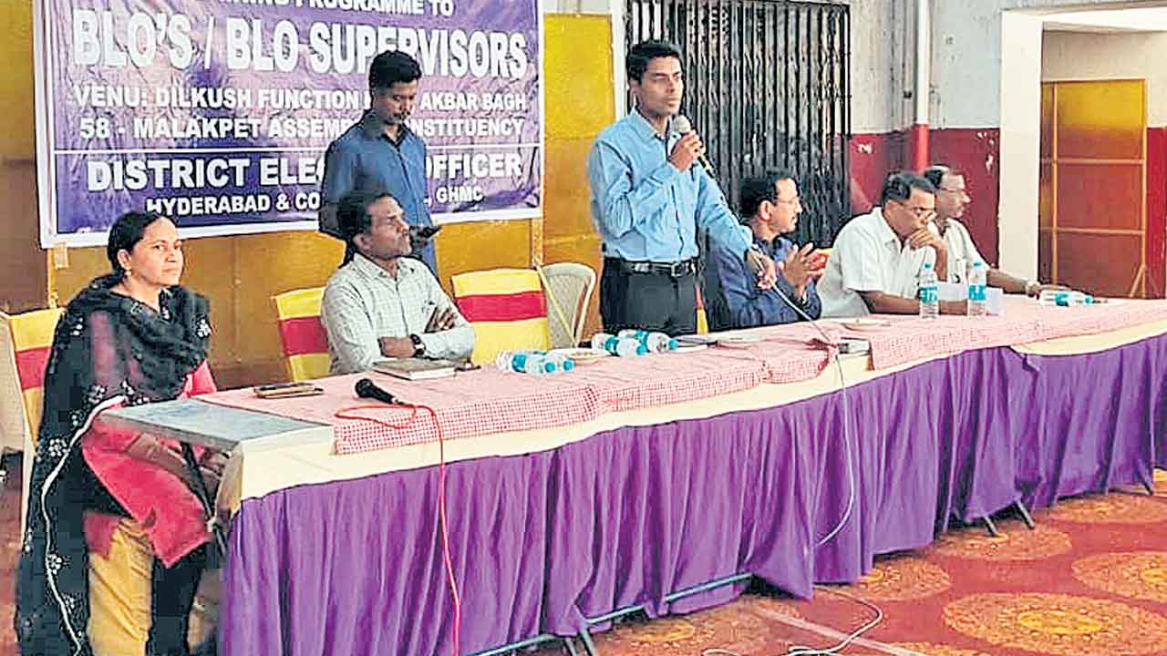 ఎన్నికల నిర్వహణకు ఏర్పాట్లు చేయాలి