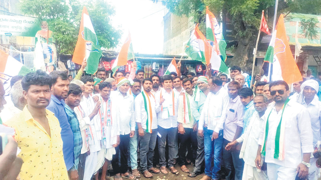 కాంగ్రెస్‌లో మూడు ముక్కలాట