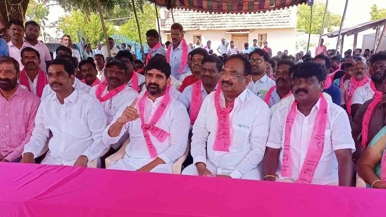 కాంగ్రెస్‌, బీజేపీ రైతు వ్యతిరేక పార్టీలు