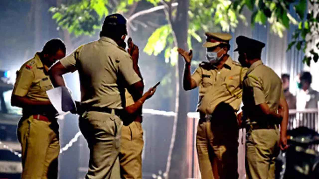 సామాన్యులపె కోడ్‌ కొరడా.. ఆధారాలు చూపినా వదలడం లేదంటూ ఆవేదన..