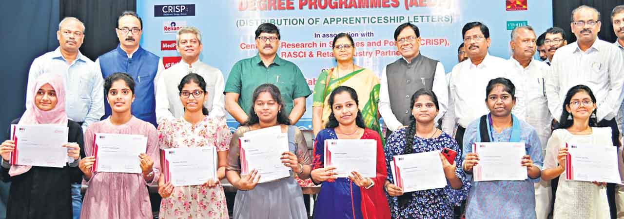 BBA Retailing | డిగ్రీ చదువుతూనే సంపాదన.. బీబీఏ రిటైలింగ్‌ కోర్సులో చేరిన విద్యార్థులకు ఆఫర్‌లెటర్లు