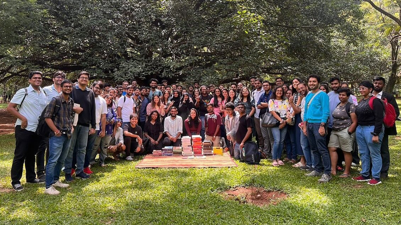 Cubbon Park | పుస్తక ప్రేమికులకు ఫేమస్‌ ఈ పార్క్‌.. ఎండకొట్టినా, వాన కురిసినా వచ్చి బుక్స్‌ చదవాల్సిందే!