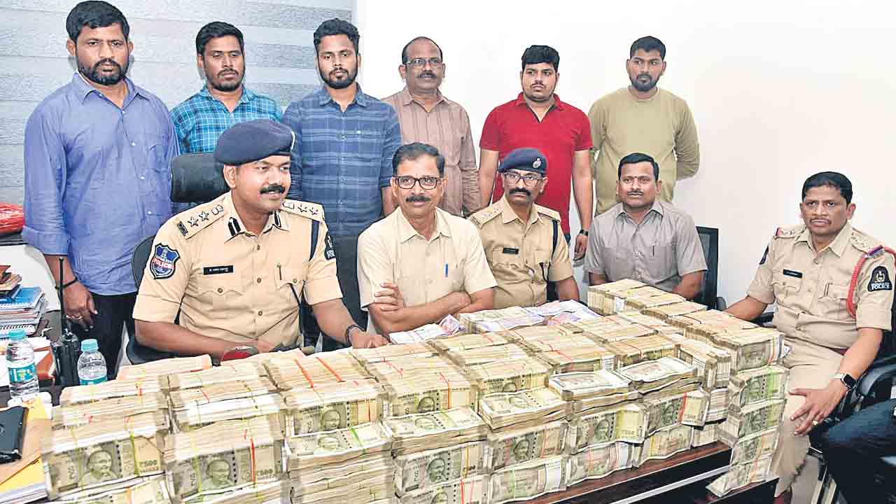 3.35 కోట్ల హవాలా సొమ్ము సీజ్‌