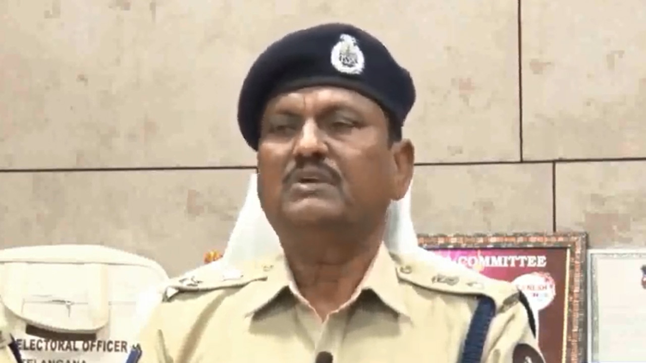 Pravalika | ప్రవళిక ఆత్మహత్యకు ప్రేమే కారణం.. ఆమె గ్రూప్స్ పరీక్షలు రాయలేదు : డీసీపీ వెంకటేశ్వర్లు