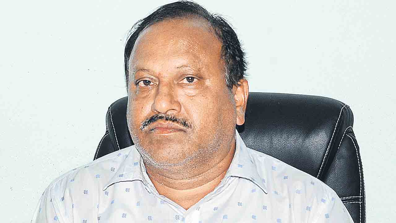 రెడ్‌హ్యాండెడ్‌గా దొరికిన పరిశ్రమల శాఖ జీఎం