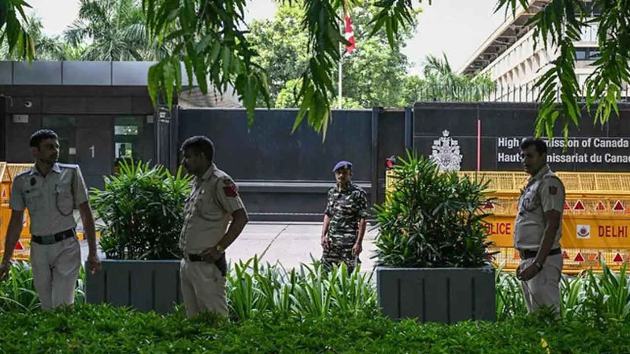 10లోగా 41 మంది దౌత్యసిబ్బందిని తగ్గించండి: భారత్‌