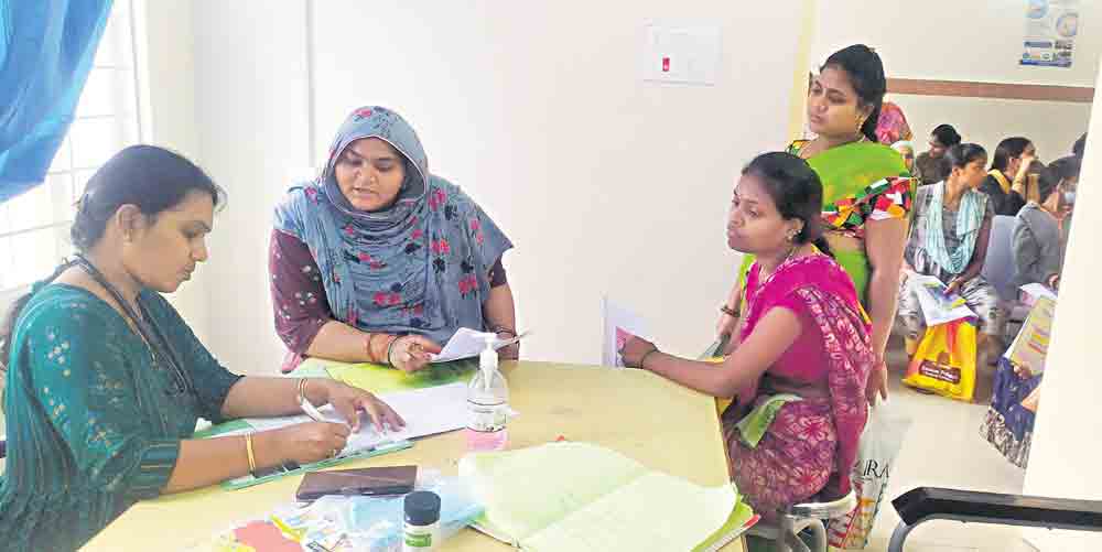 Docor Checking Pregnant