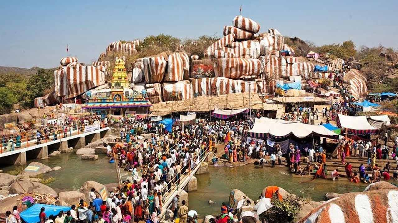 Edupayala | భక్తులతో కిటకిటలాడిన ఏడుపాయల వనదుర్గమ్మ ఆలయం