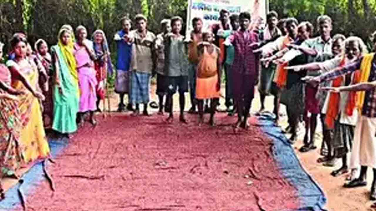 కరెంటు ఇవ్వలేదని ఎన్నికల బహిష్కరణ